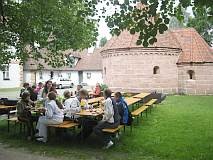 [Bavarian veal sausage breakfast at the Rundkapelle]