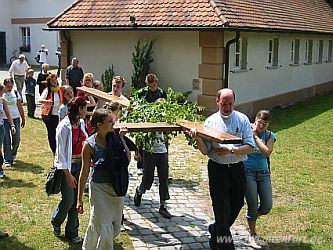 Foto vom Weltjugendtagskreuz an der Rundkapelle in Altenfurt