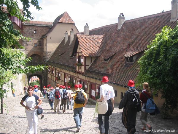 Die Gruppe im Hof der Kaiserburg
