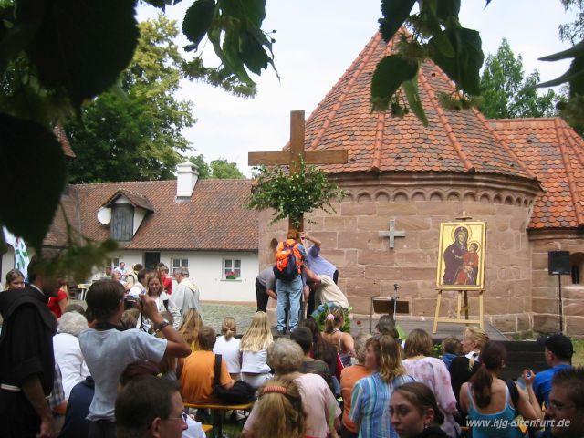 [Foto: Statio an der Rundkapelle in Altenfurt]