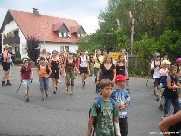 Unsere Gruppe überquert eine Kreuzung