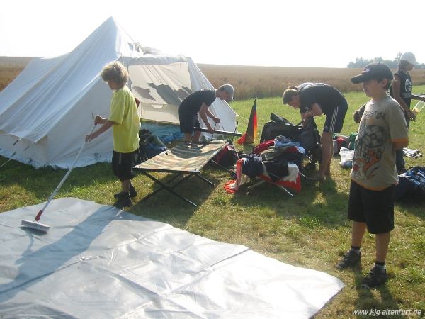 Die Zelte werden abgebaut und gereinigt